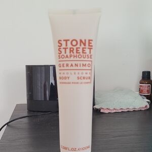 Geranimo Body Scrub - Cream